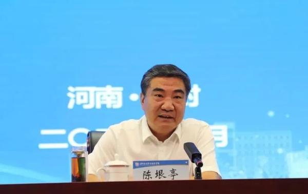 省教育廳黨組成員、副廳長(zhǎng)陳?ài)笸こ鱿瘯?huì)議并講話.jpg